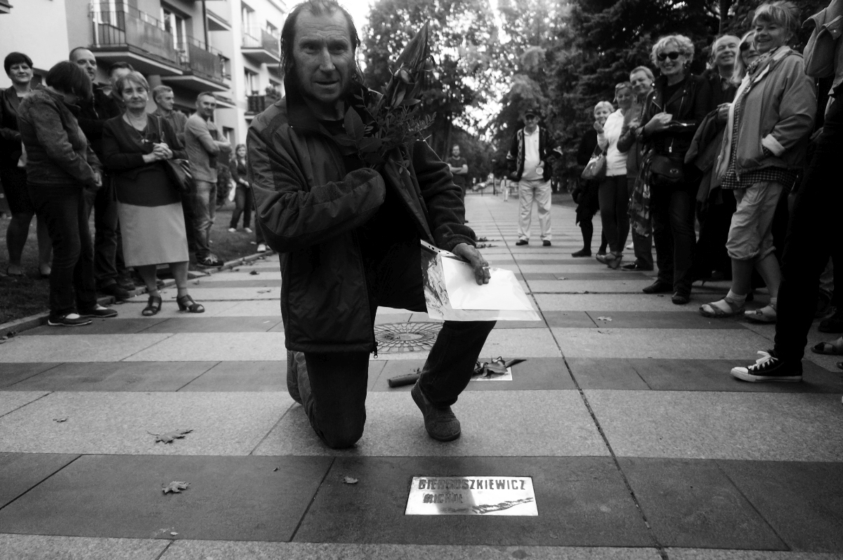 Michał "Gier" Giercuszkiewicz nie żyje. W 2016 roku odsłonił swoją tabliczkę na białostockiej Alei Bluesa