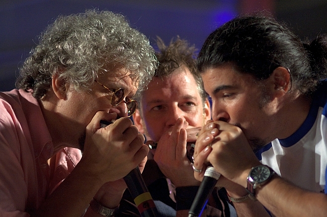 Sławek Wierzcholski, Giles King i Marcos Coll podczas finału Harmonica Bridge 2011 w Toruniu