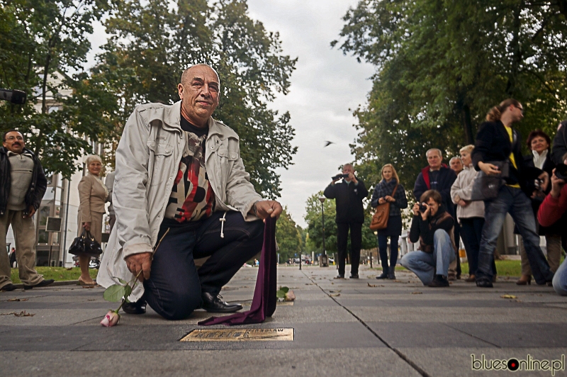 Białystok: Mirek Kozioł odsłania swoją tabliczkę na Alei Bluesa