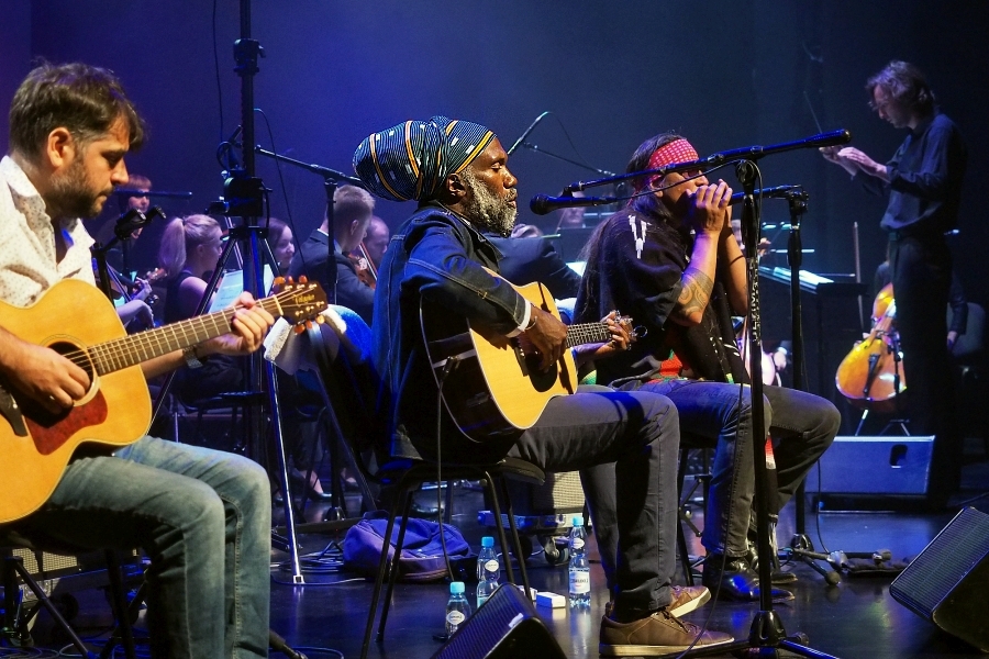 José Luis Pardo, Corey Harris, Hook Herrera, Krzysztof Jakub Kozakiewicz i Suwalska Orkiestra Kameralna na XII Suwałki Blues Festival 2019